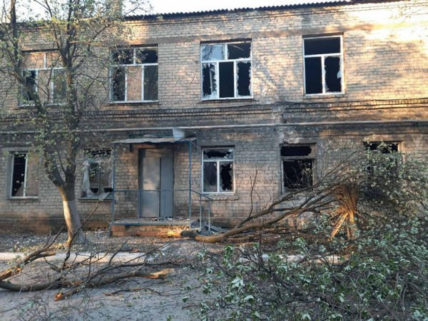 В Красногоровке обстреляли больницу, в которой находились больные COVID-19: есть разрушения