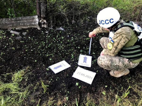 Боевики снова обстреляли жилые кварталы Марьинки: есть разрушения
