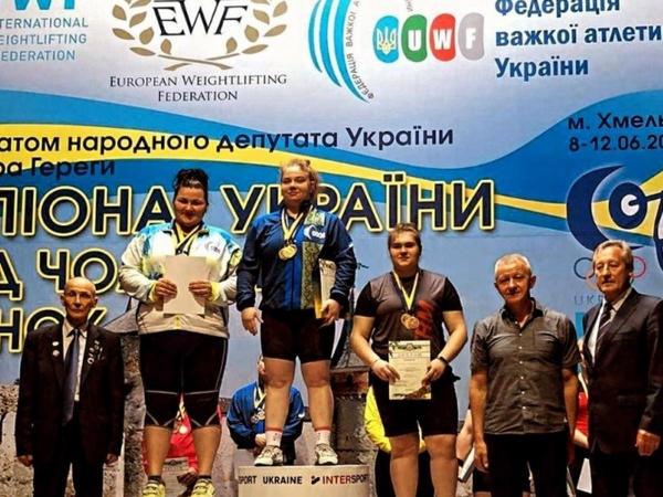 Спортсменка из Угледара стала чемпионкой Украины по тяжелой атлетике
