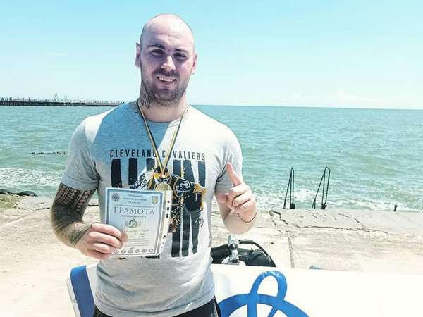 Полицейский из Курахово выиграл чемпионат Донецкой области по плаванию