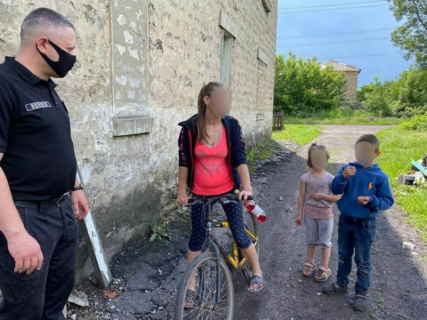 Полицейские Курахово проверили, как живут дети в «проблемных» семьях