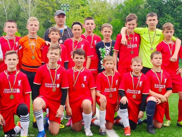 Угледарские футболисты стали бронзовыми призерами чемпионата Донецкой области