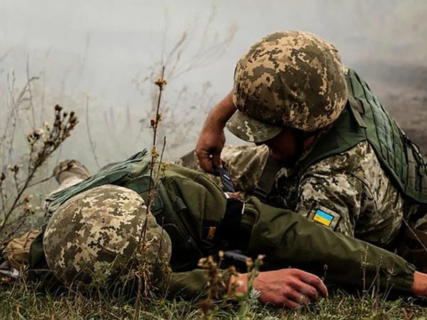 Вблизи Марьинки в результате вражеского обстрела ранен украинский военнослужащий