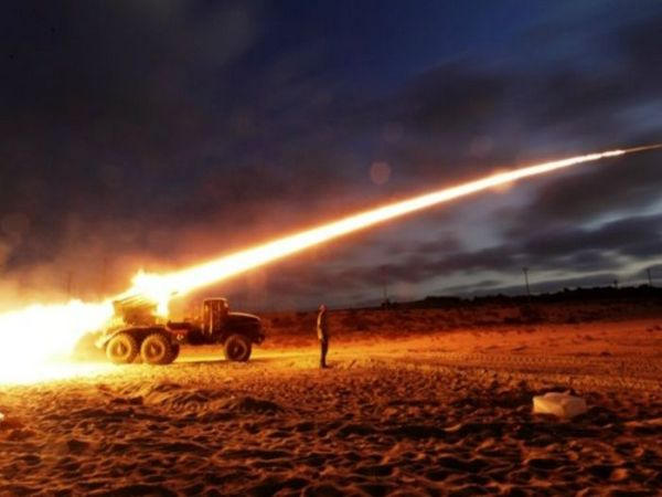 Боевики всю ночь поливали Марьинку из
