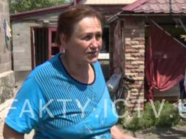 Жители Марьинки вынуждены пробираться в город окольными путями