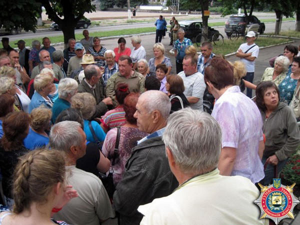 Жители прифронтовой Марьинки собрались на вече