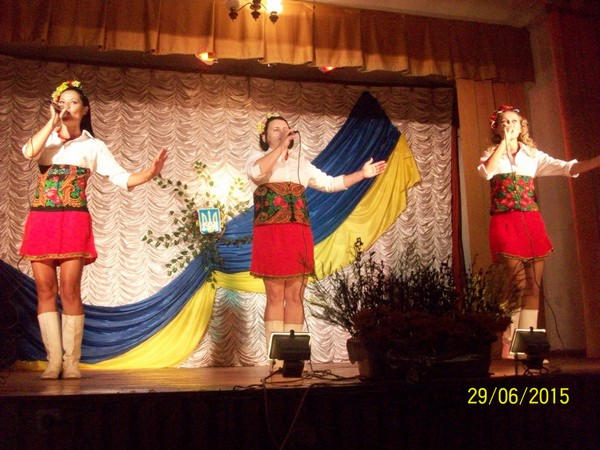 Жители Марьинского района весело и пышно отметили праздник молодежи