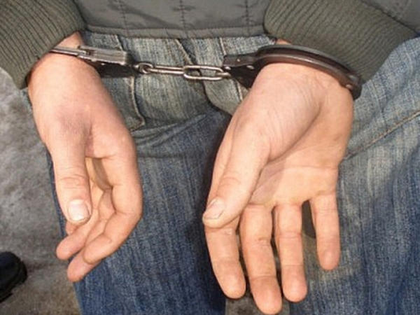 В Угледаре задержан парень, избивший и ограбивший подростка