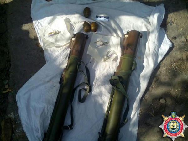 Вблизи Курахово задержан вооруженный до зубов боевик ДНР