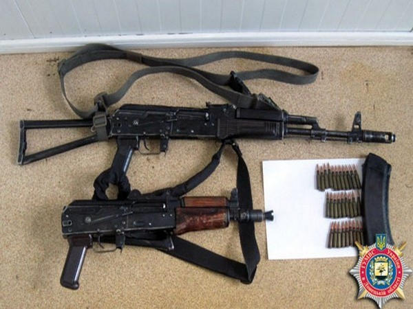 В Марьинском районе обнаружен автомобиль, перевозивший оружие