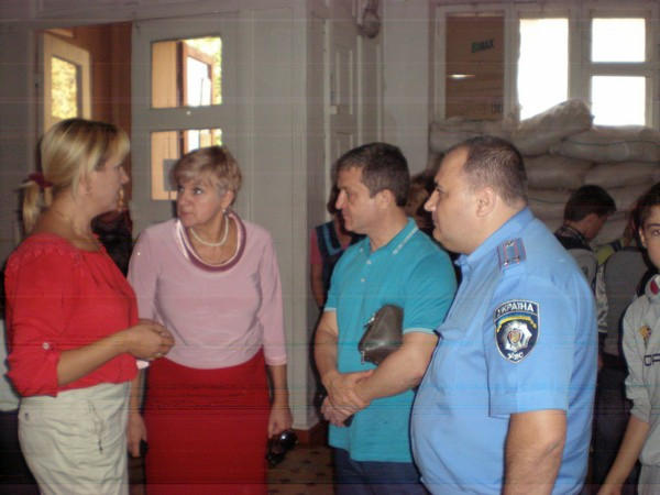 Руководитель Марьинского района проинспектировал школу в прифронтовой Красногоровке