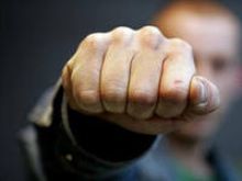 В Угледаре избили и ограбили инвалида