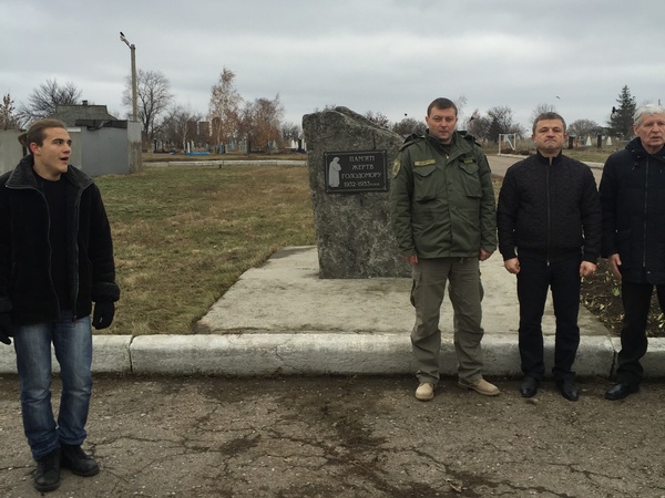 В Марьинке почтили память жертв голодомора