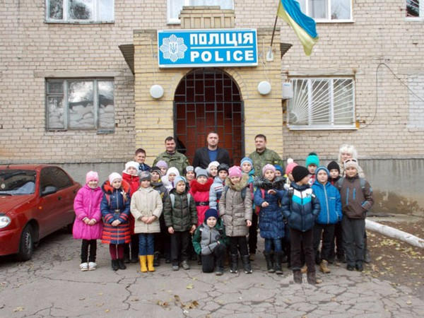 Полицейский «тест-драйв» для детей из Угледара