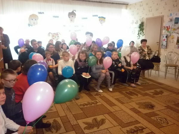 Детям с ограниченными возможностями Марьинского района подарили праздник