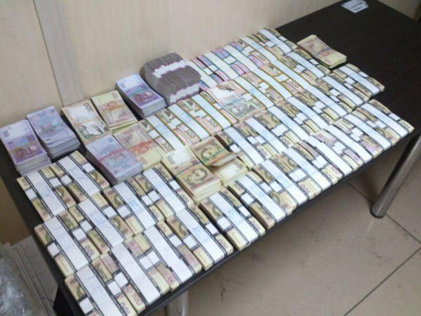 Через блокпост «Курахово» нелегально идут огромные денежные потоки в «ДНР»