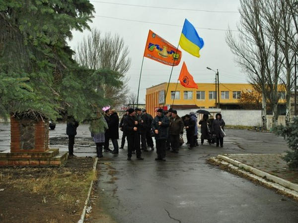 В Марьинке почтили память ликвидаторов Чернобыльской катастрофы