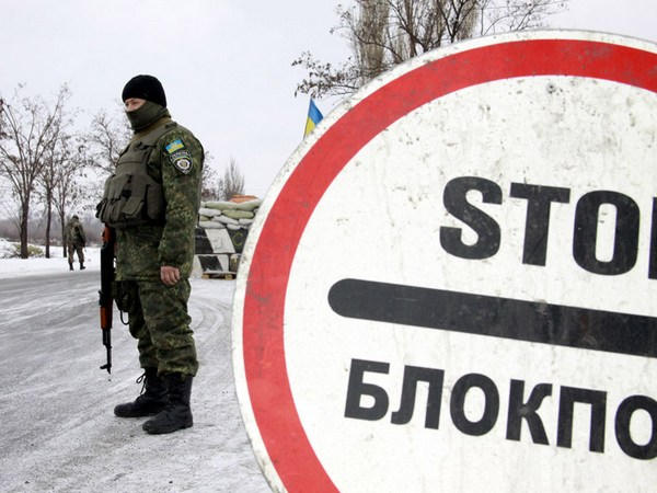 СБУ продлила срок действия пропусков в зону АТО