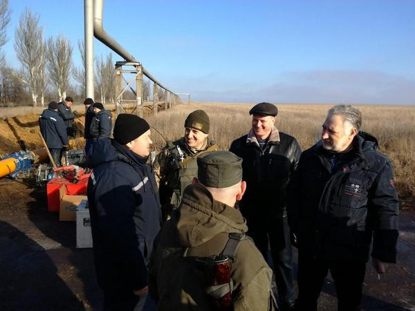 Губернатор проинспектировал ремонт газопровода вблизи Марьинки