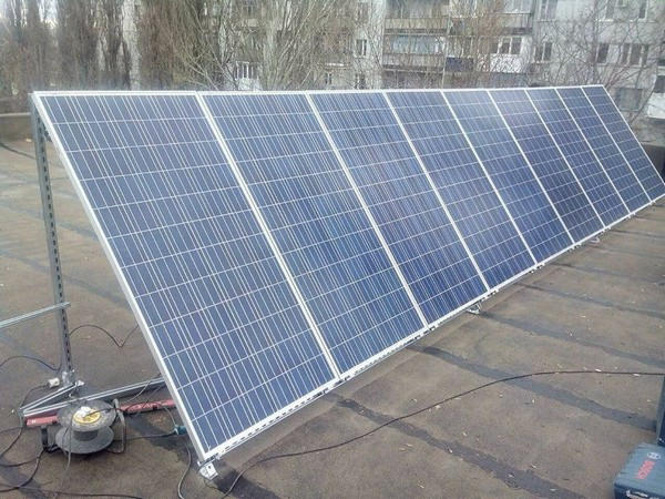 Благодаря волонтерам в больнице Курахово установили солнечные батареи
