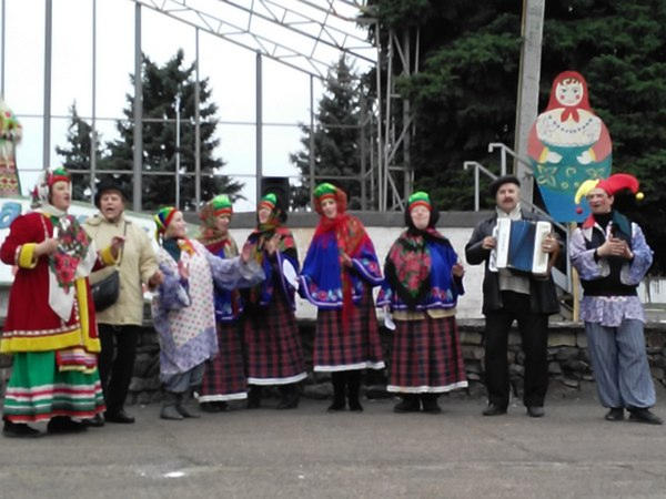 В прифронтовой Марьинке массово и весело отпраздновали Масленицу