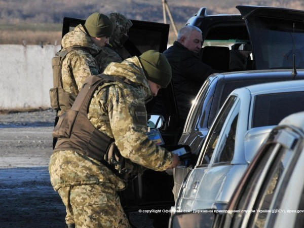 КПВВ «Марьинка» возобновил свою работу