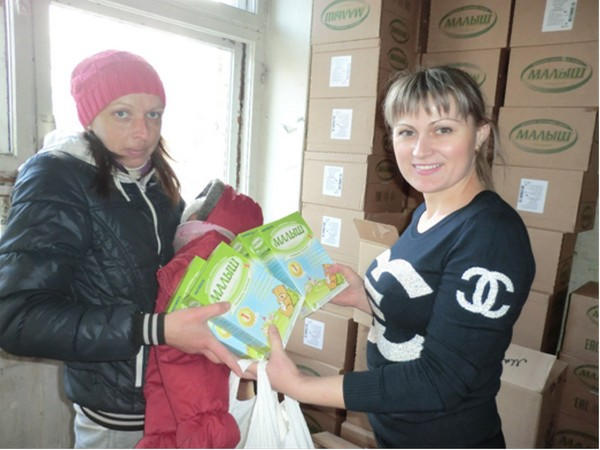 Благодаря совместным усилиям жители Марьинки получили гуманитарную помощь