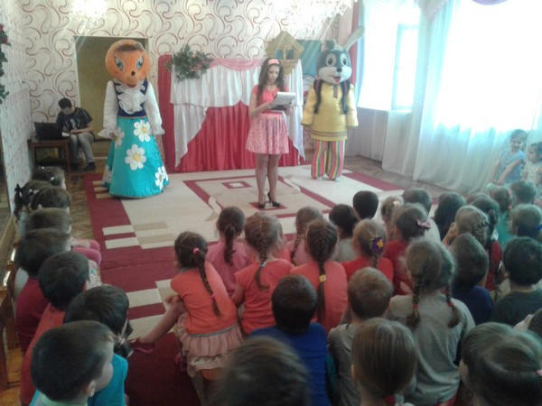 Маленькие кураховчане увидели «Теремок на новый лад»
