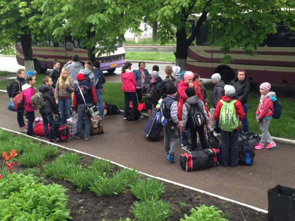 47 детей из Марьинки и Красногоровки отправились на отдых в Одесскую область