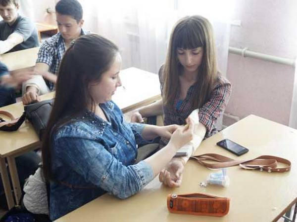 Школьникам Марьинки рассказали, как выжить во время войны