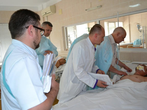 Медики не смогли спасти жизнь военному, раненому под Марьинкой