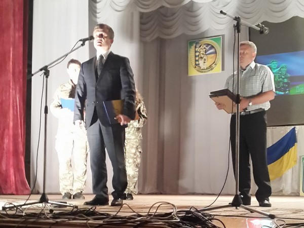 В прифронтовой Марьинке пограничников поздравили с профессиональным праздником