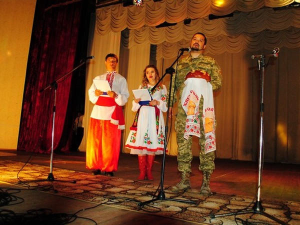 Праздник Вышиванки в прифронтовой Марьинке прошел ярко и весело