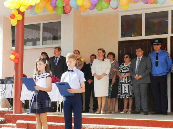 В Угледаре прозвенел последний звонок