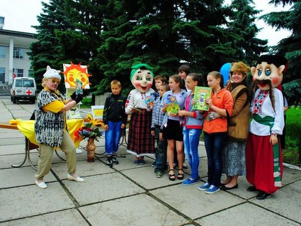 Волшебная феерия «В стране детства» в Марьинке