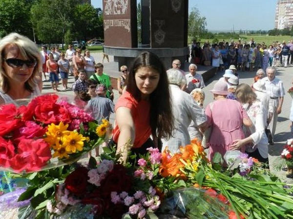 В Угледаре почтили память жертв войны