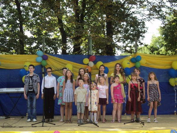В прифронтовой Красногоровке отпраздновали День города и День металлурга