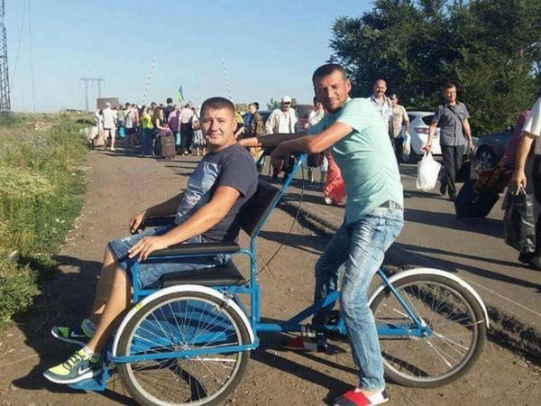 На КПВВ «Марьинка» появился новый вид транспорта