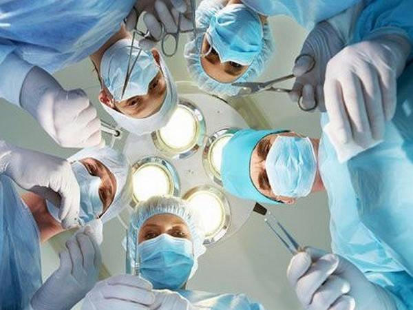 Врачи борются за жизнь украинского бойца, получившего страшное ранение в Марьинке