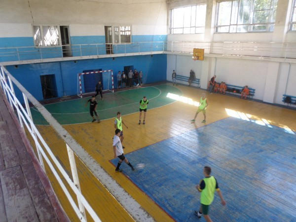 В Марьинке прошли соревнования по волейболу и футболу