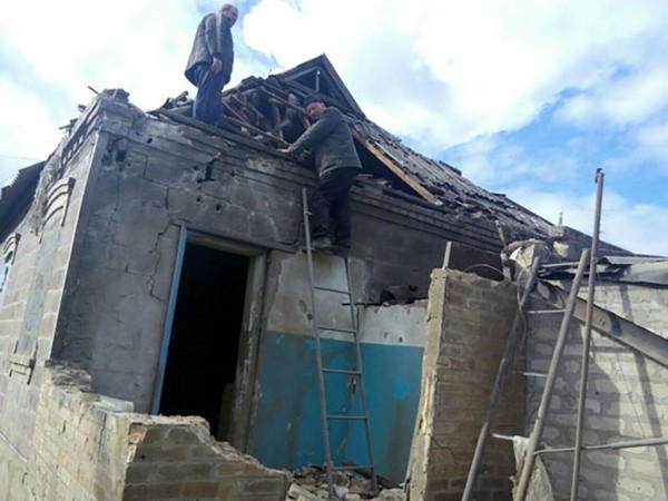 Артиллерия боевиков накрыла Марьинку: есть разрушения