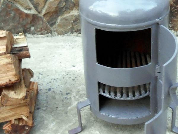 Переселенец из Донецка обеспечит жителей прифронтовых Марьинки и Красногоровки буржуйками