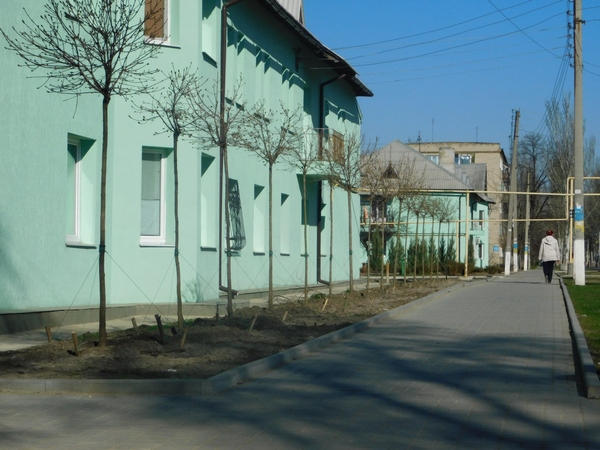 В Курахово продолжаются работы по благоустройству