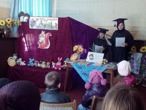 Детям Георгиевки Марьинского района подарили кукольное представление, выставку и викторину