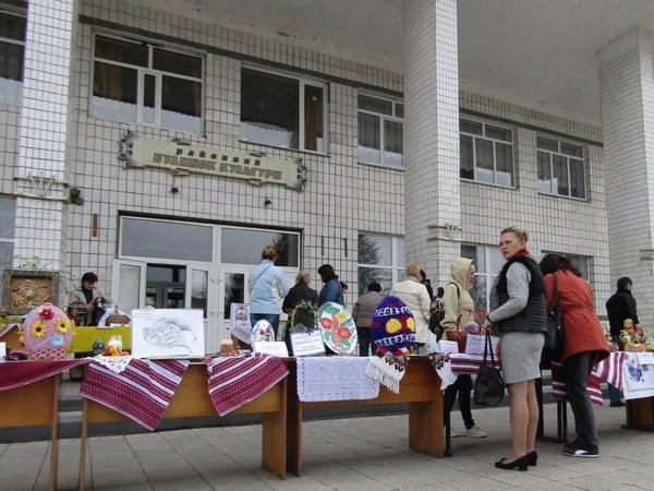 Пасхальная выставка в прифронтовой Марьинке
