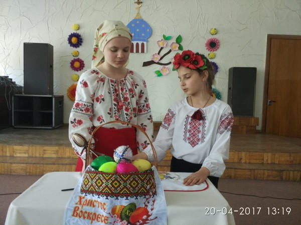 Жителям Марьинки подарили театрально-музыкальный спектакль «Пасха»