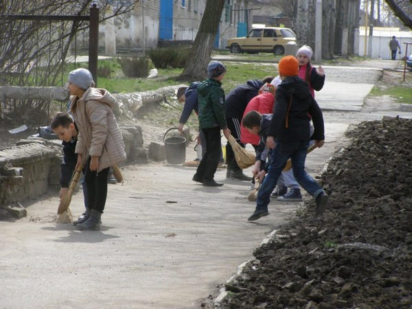 Как жители Курахово наводили порядок в городе