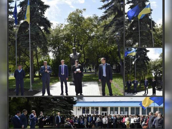 В Угледаре подняли флаг Евросоюза
