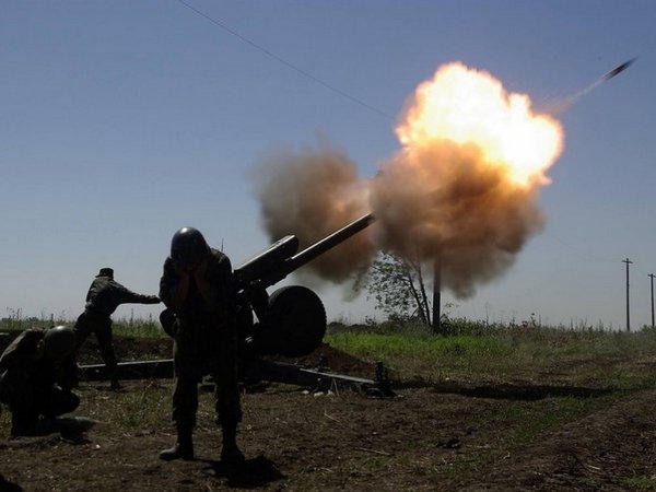 Боевики обстреляли школу в Красногоровке