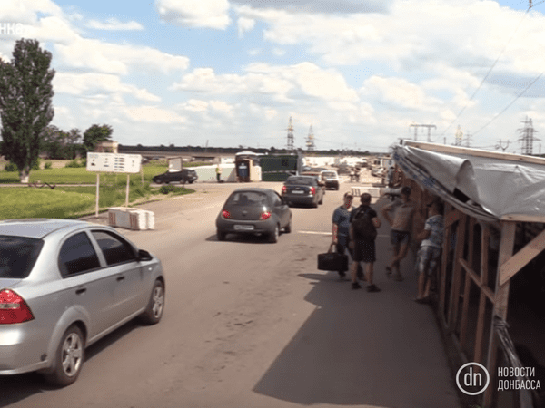 Журналисты показали, как работает КПВВ «Марьинка»